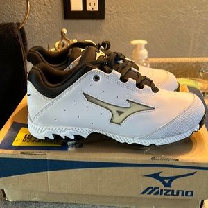 Women’s spikes, sz 9.5, Mizuno